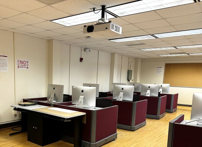 A picture of an empty mac computer lab