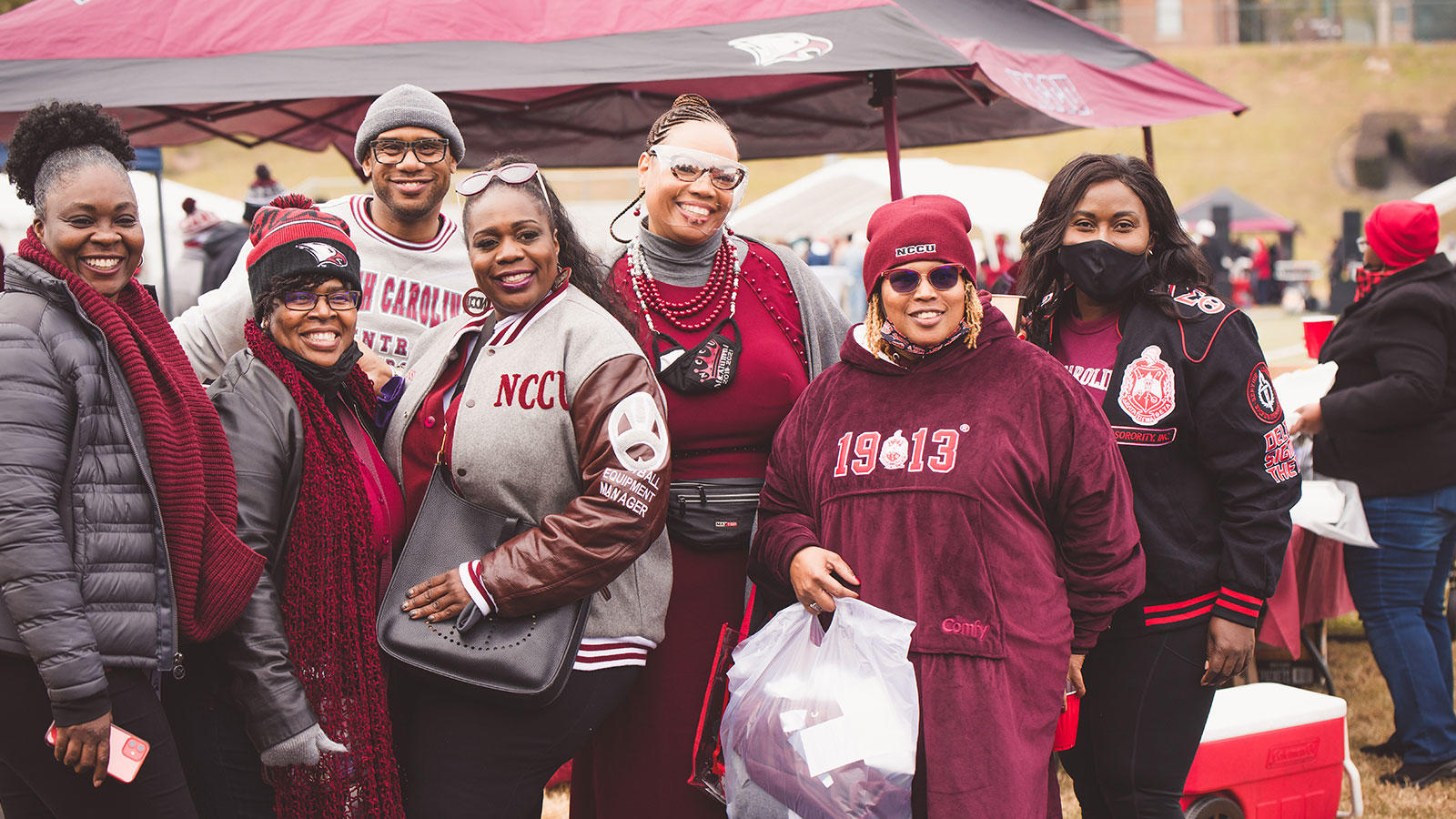 NCCU alumni taking a group photo in vendor village