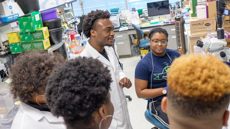 NCCU students and teacher in lab during class.